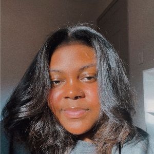 Meet your Posher, Dominique